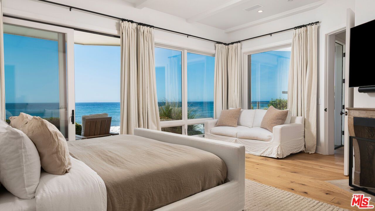 Bedroom, Interior, Recessed Lighting, Water, Wood Texture Flooring