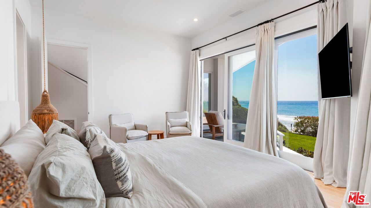 Bedroom, Interior, Recessed Lighting, Water, Wood Texture Flooring