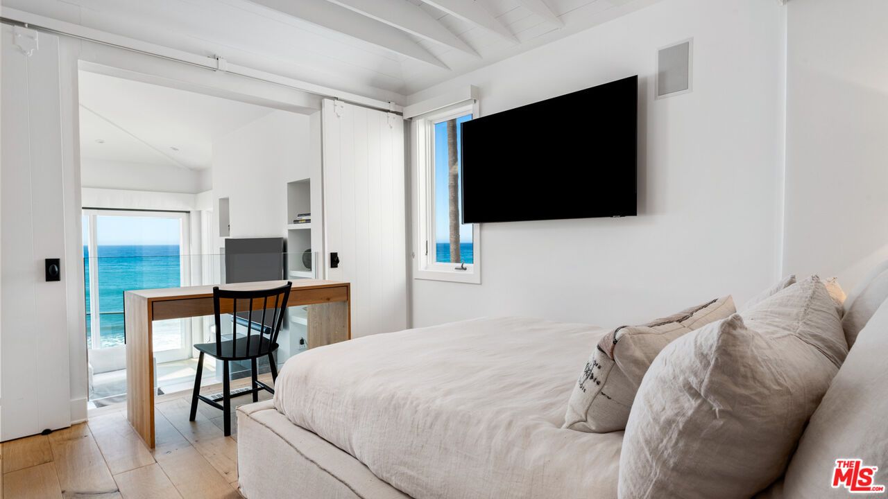 Bedroom, Interior, Water, Wood Texture Flooring