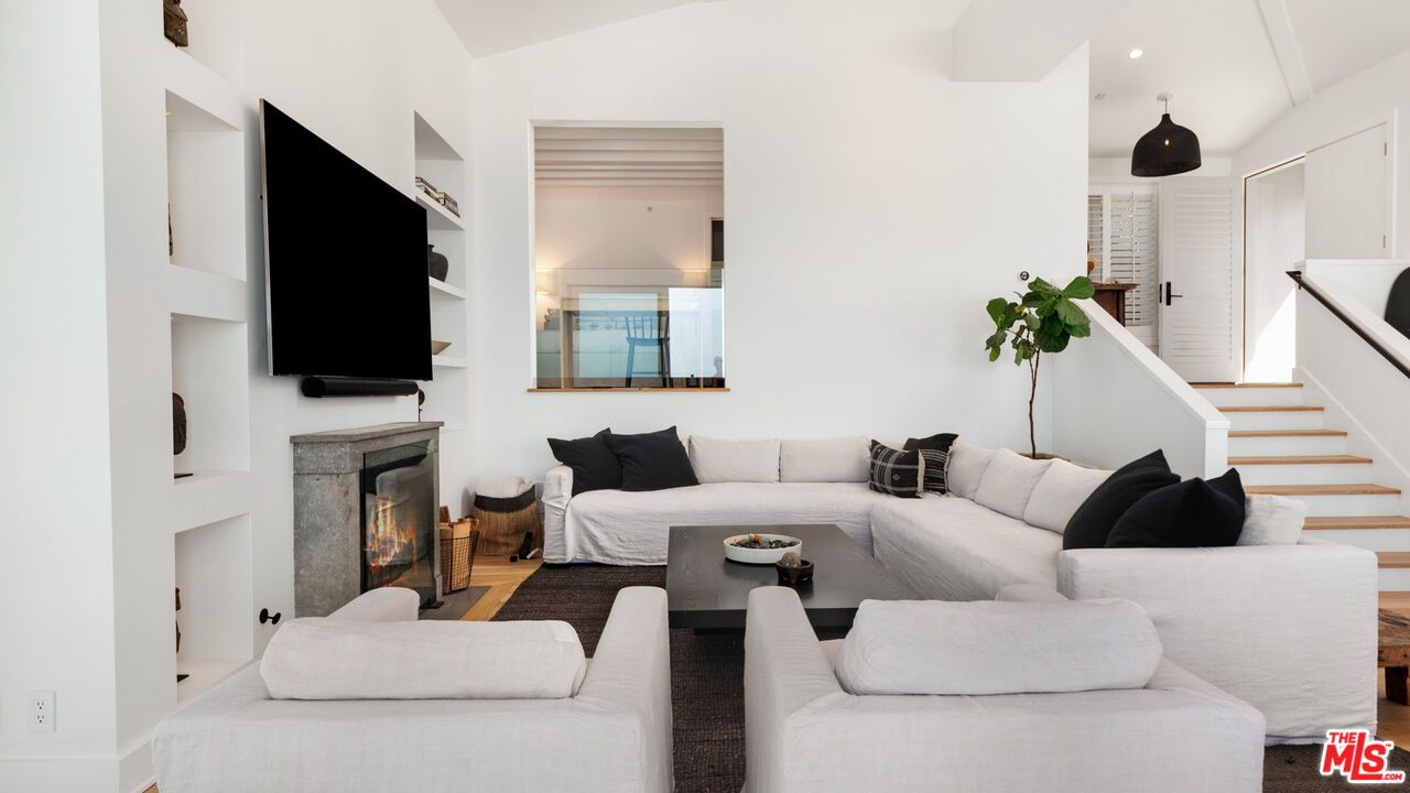 Fireplace, Interior, Living room, Pendant Lights, Recessed Lighting