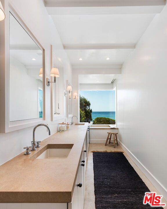 Bathroom, Dual Sink Vanities, Interior, Recessed Lighting, Water