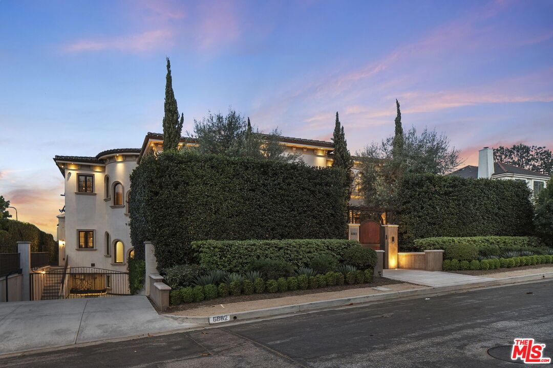 Exterior, Facade, Mediterranean