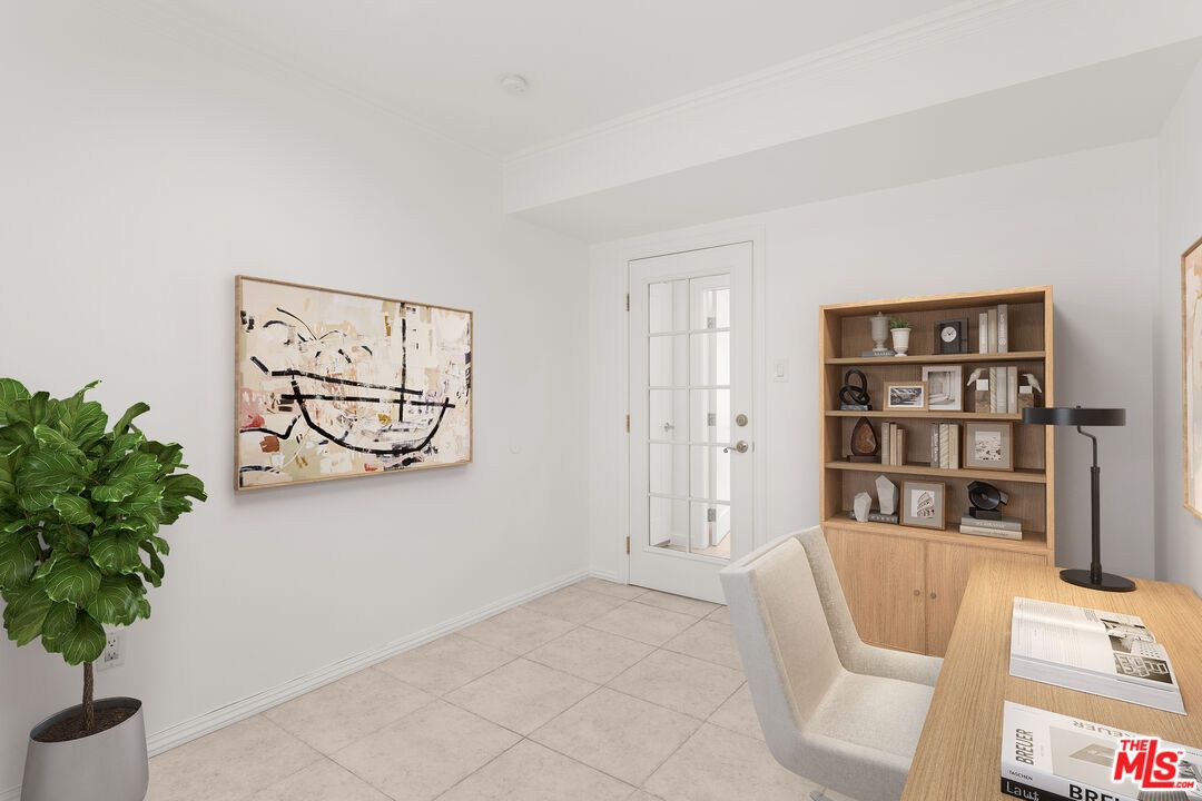 Home Office, Interior