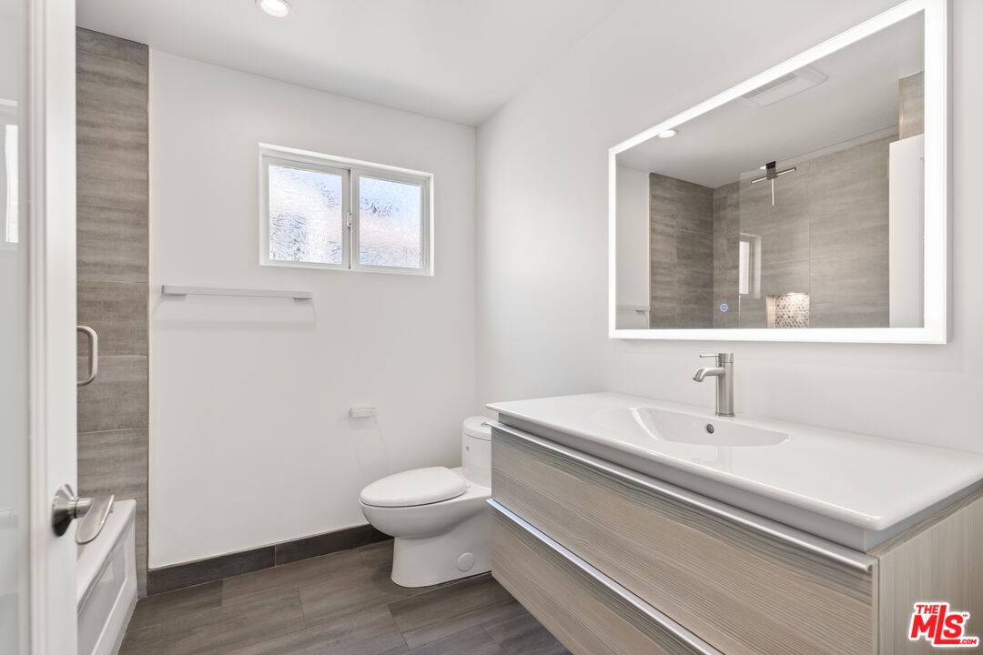 Bathroom, Interior, Recessed Lighting, Wood Texture Flooring