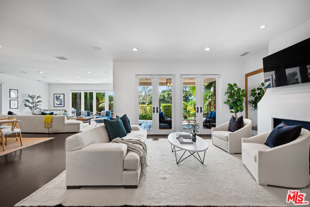 Fireplace, Interior, Living room, Recessed Lighting