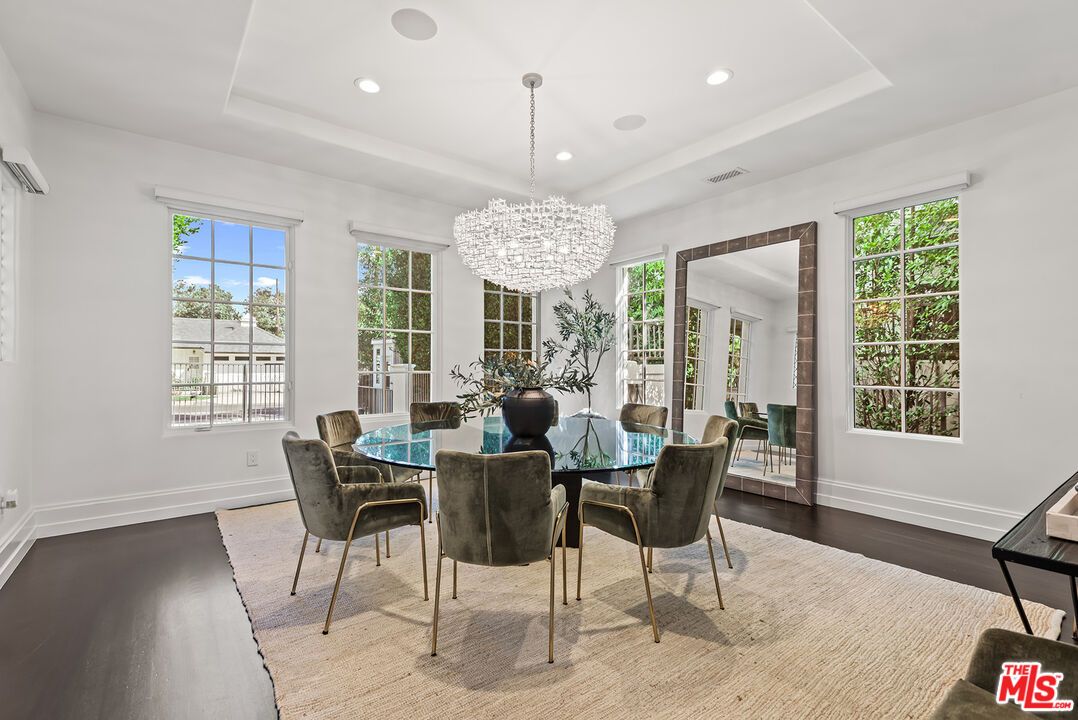 Chandelier, Dining room, Interior, Recessed Lighting, Wood Texture Flooring