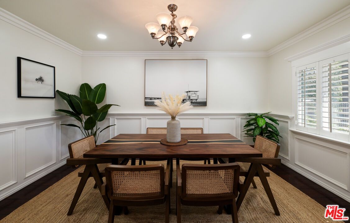 Chandelier, Dining room, Interior, Recessed Lighting, Wood Texture Flooring