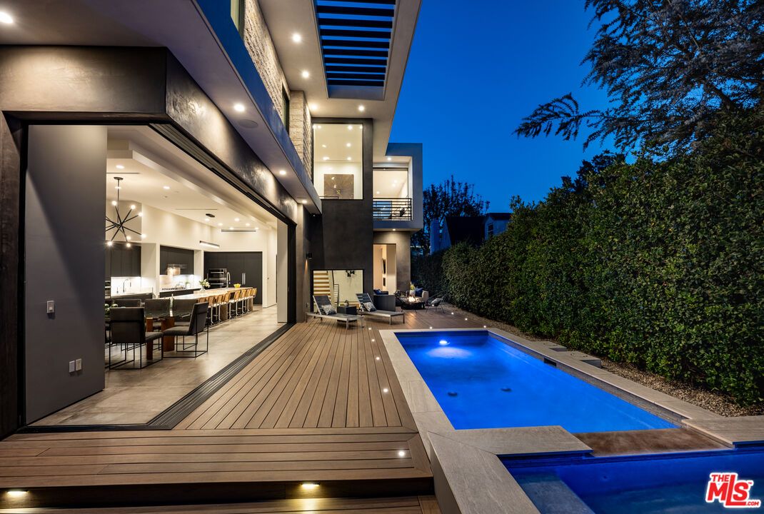 Exterior, Outdoor Kitchen, Pool