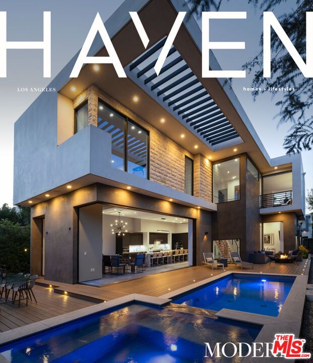 Exterior, Facade, Pool, Modern