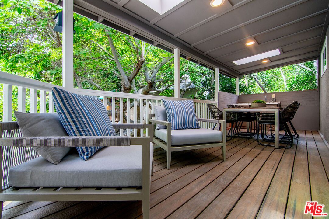 Exterior, Wood Texture Flooring
