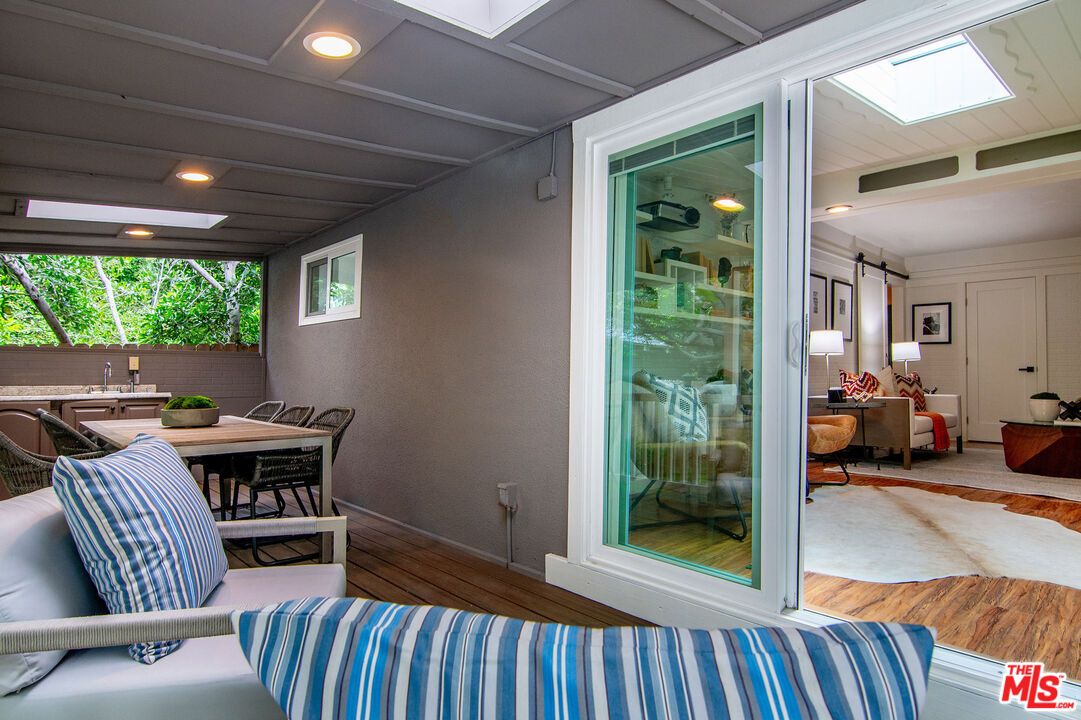 Bedroom, Dining room, Interior, Recessed Lighting, Wood Texture Flooring