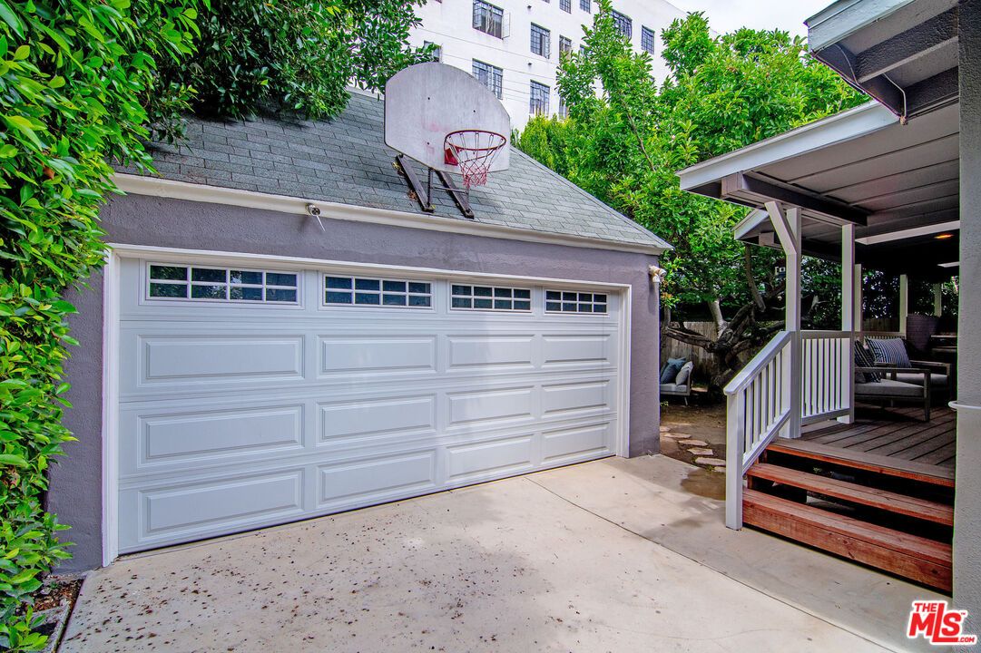 Detached Garage, Exterior