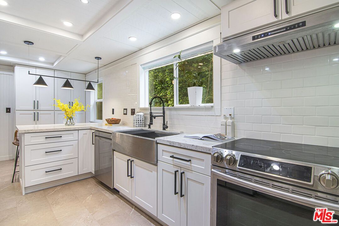 Interior, Kitchen, Pendant Lights, Recessed Lighting, Stainless Steel Appliances