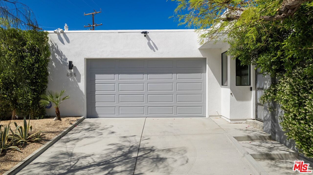 Detached Garage, Exterior