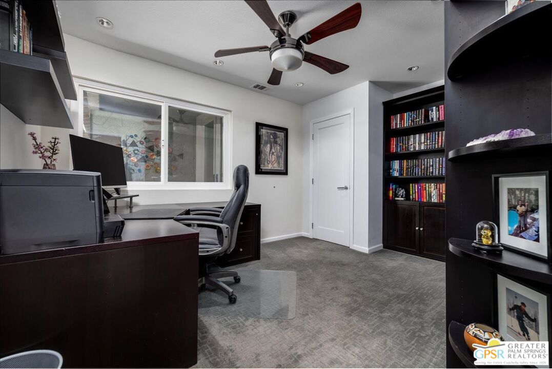 Home Office, Interior