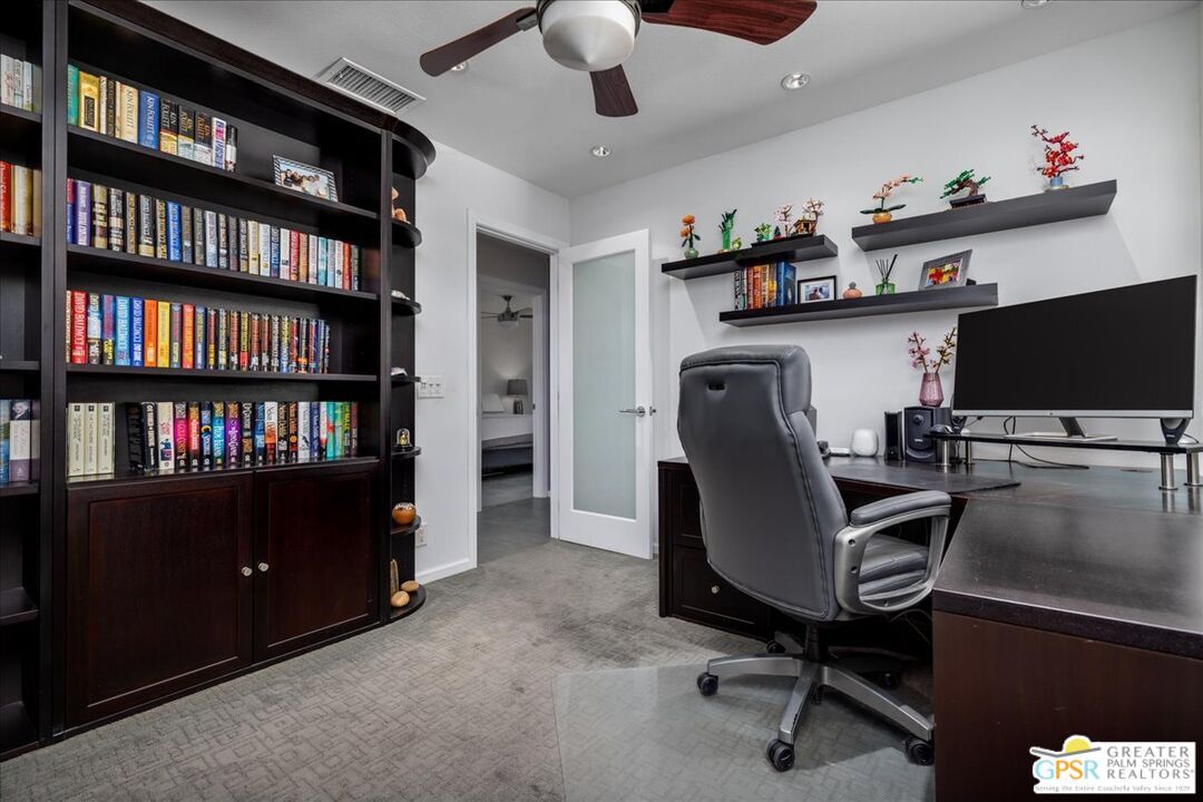 Home Office, Interior