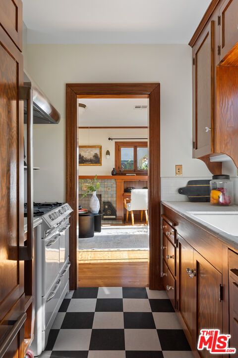 Fireplace, Interior, Kitchen