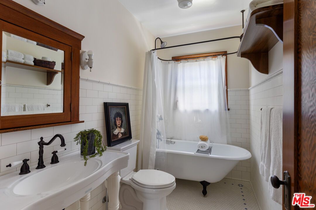 Bathroom, Free Standing Baths, Interior