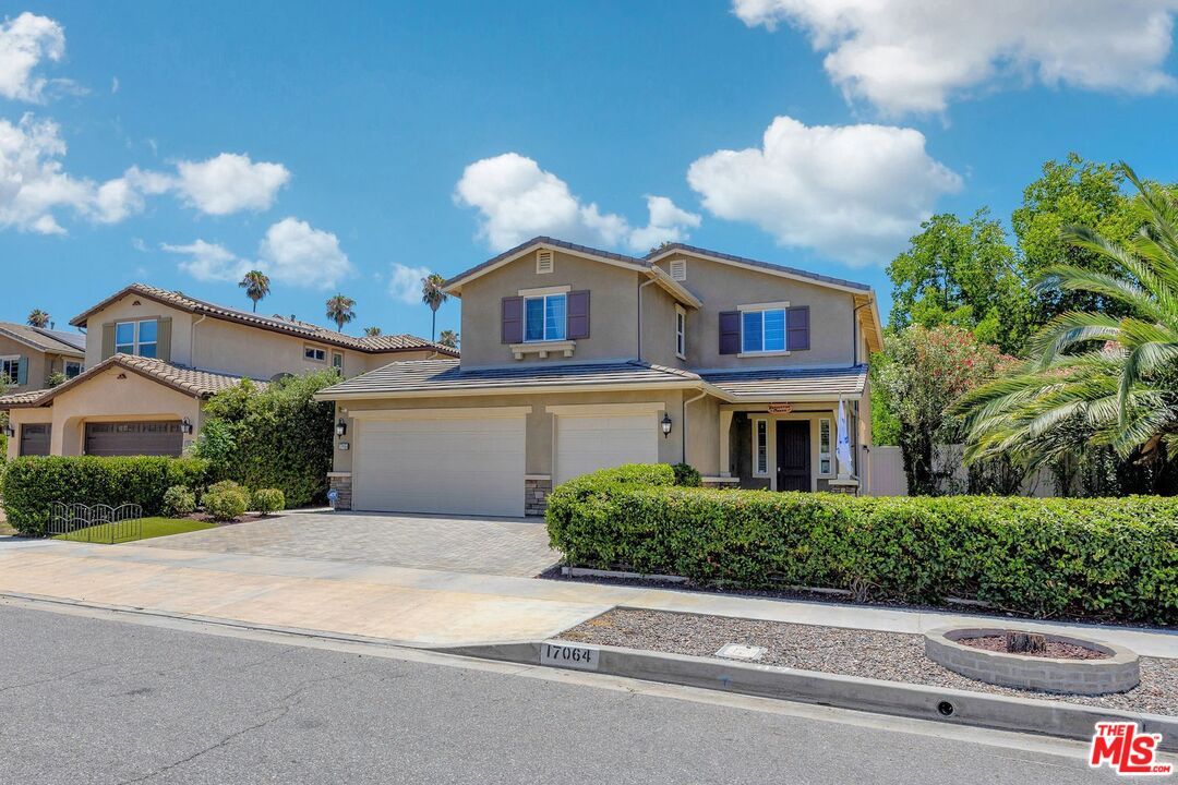 Attached, Exterior, Facade, Mediterranean