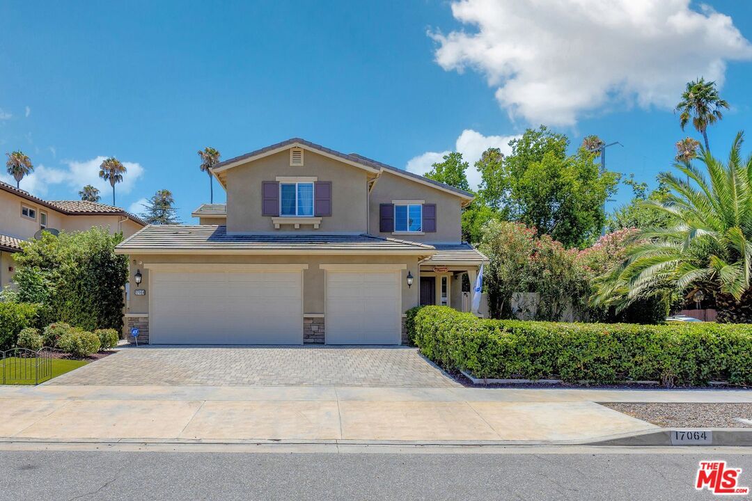 Attached, Exterior, Facade, Mediterranean