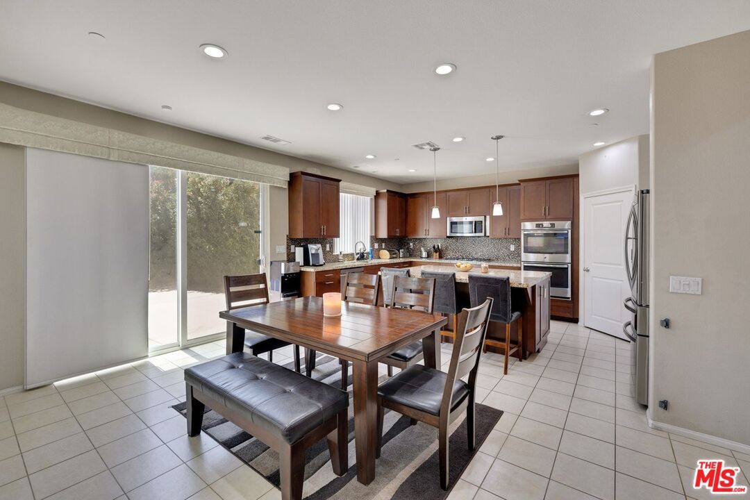 Dining room, Interior, Kitchen, Pendant Lights, Recessed Lighting, Stainless Steel Appliances