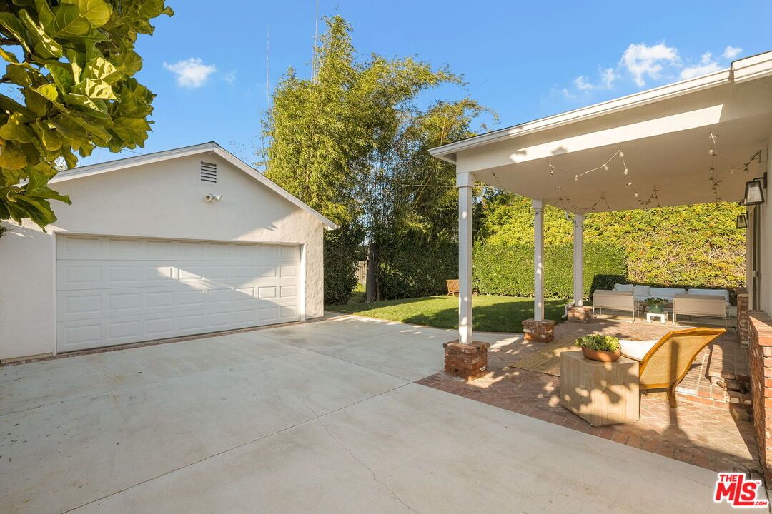 Detached Garage, Exterior