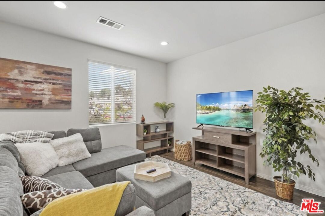 DE Listing image placeholder