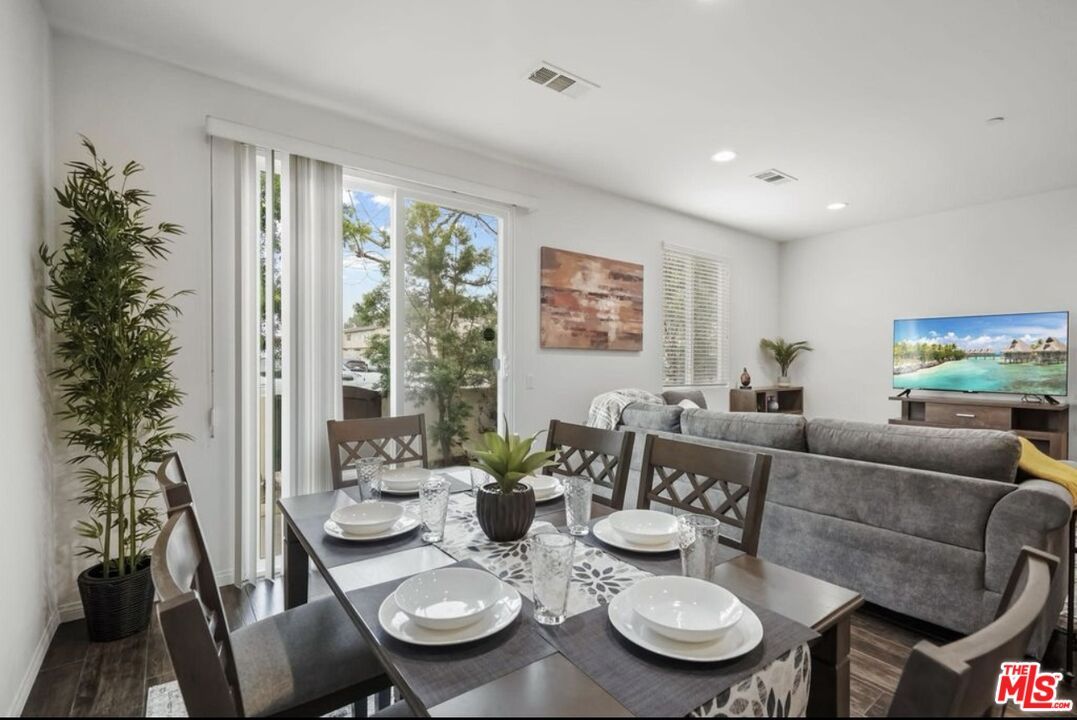 DE Listing image placeholder