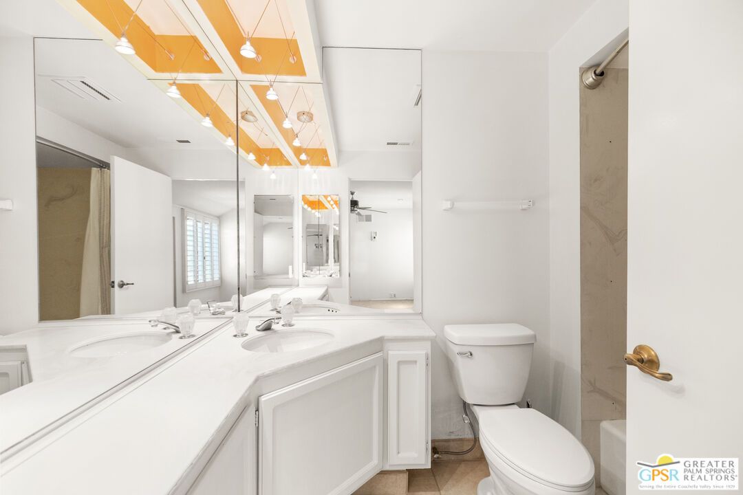 Bathroom, Dual Sink Vanities, Interior