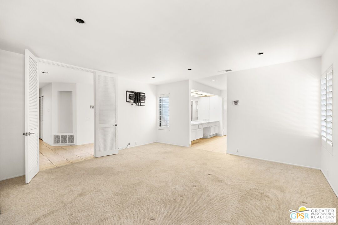 Bathroom, Empty room, Interior, Recessed Lighting