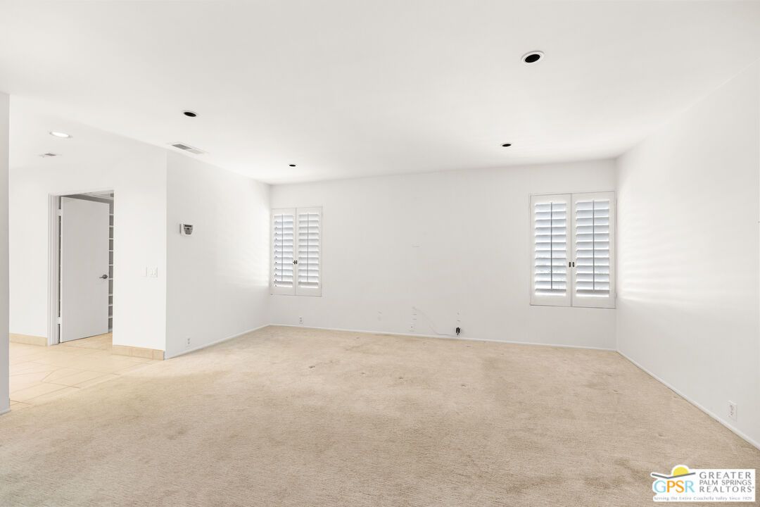 Empty room, Interior, Recessed Lighting