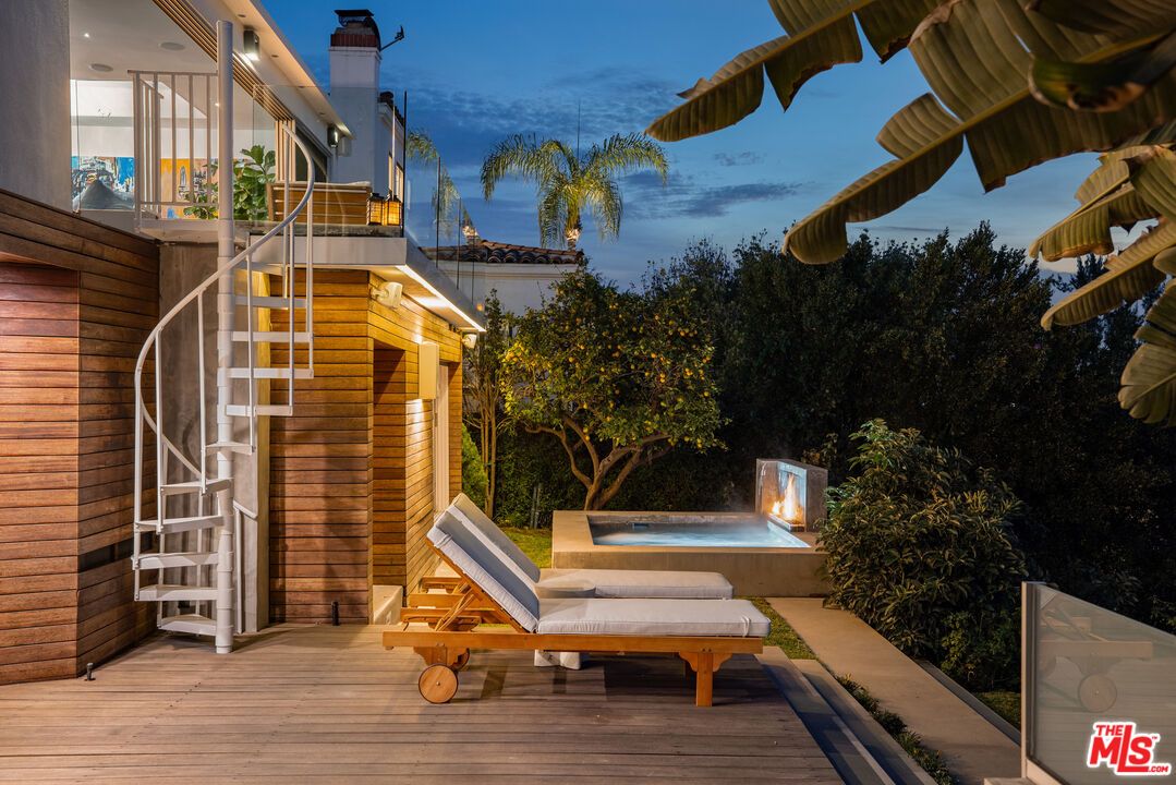 Exterior, Pool, Water