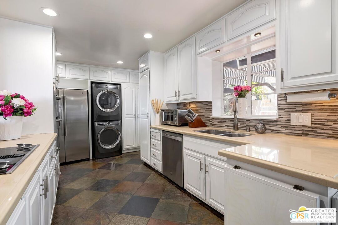 Interior, Kitchen, Recessed Lighting, Stainless Steel Appliances, Washer