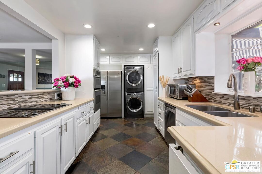Interior, Kitchen, Recessed Lighting, Washer