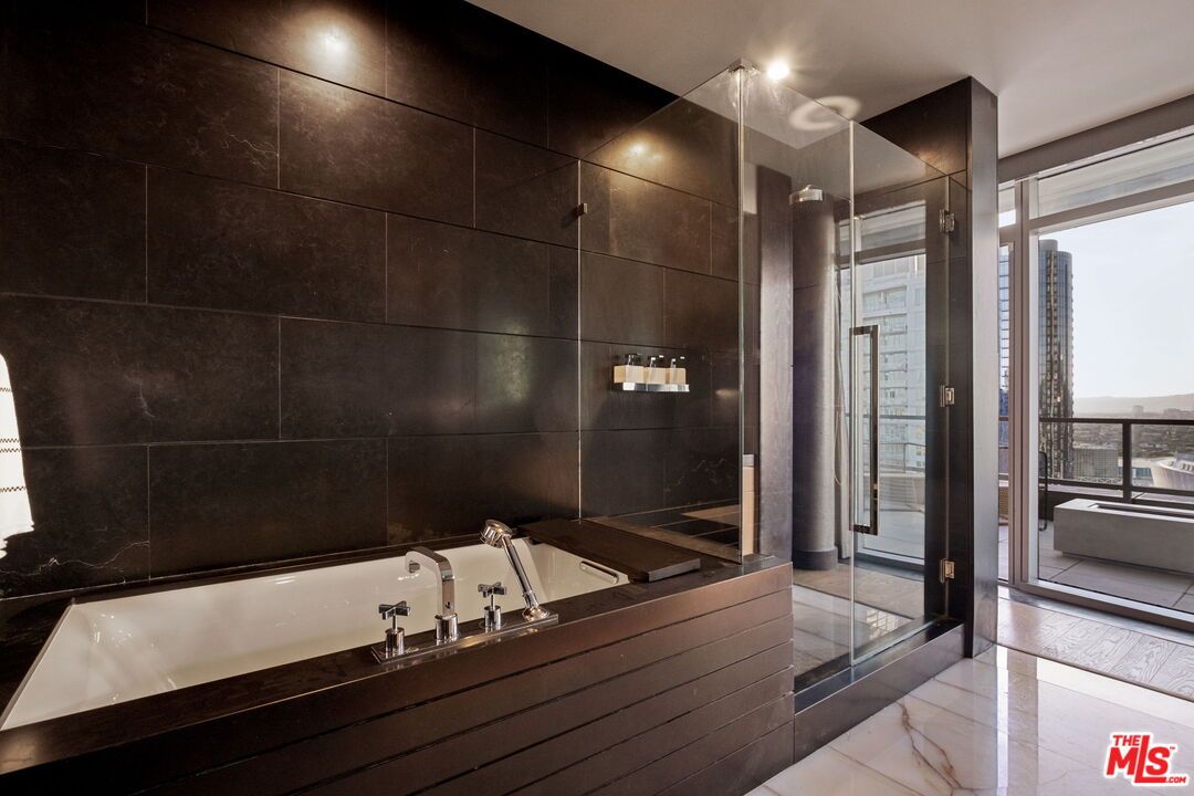 Bathroom, Interior, Marble, Recessed Lighting