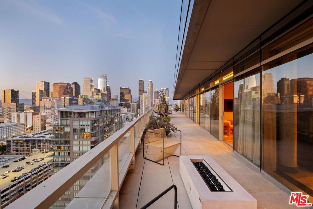 Exterior, Other, Skyline