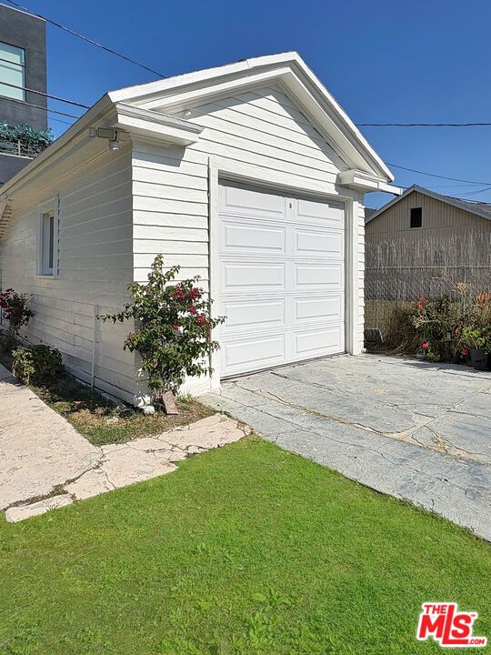 Detached Garage, Exterior