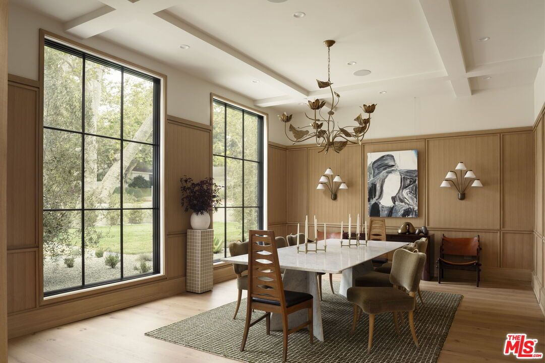 Chandelier, Dining room, Interior, Recessed Lighting, Wood Texture Flooring