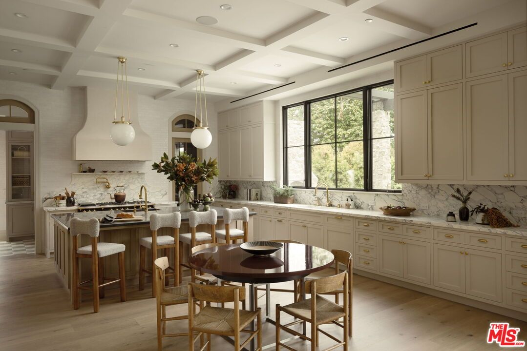 Dining room, Interior, Kitchen, Pendant Lights, Recessed Lighting, Wood Texture Flooring