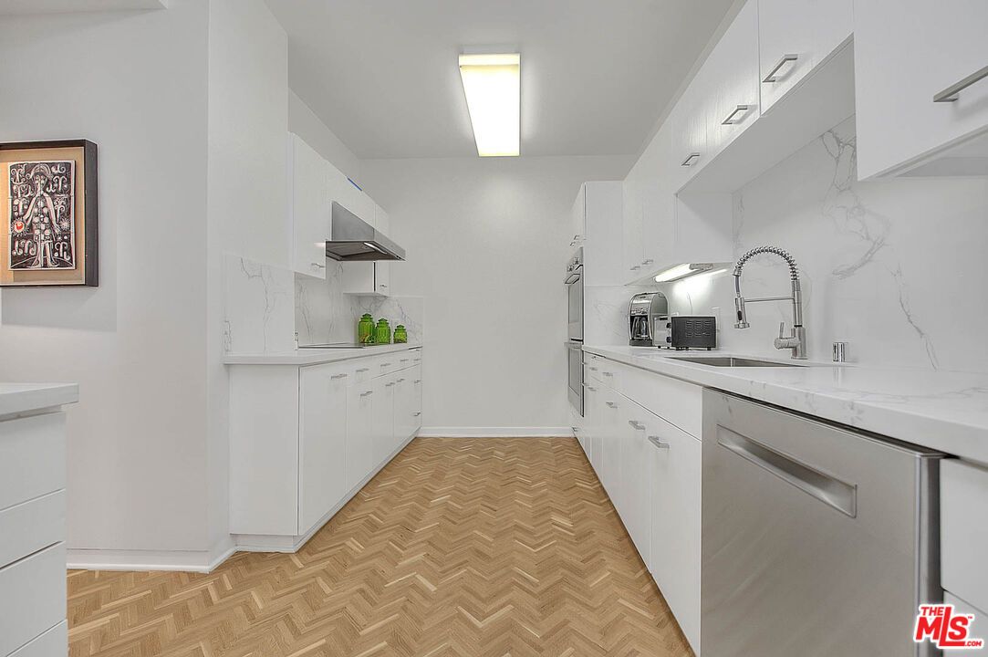 Interior, Kitchen, Marble Walls, Stainless Steel Appliances
