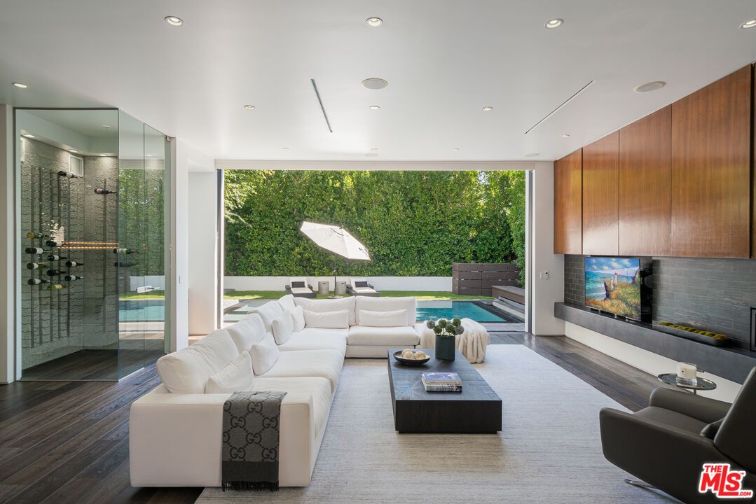 Interior, Living room, Recessed Lighting, Wine Storage, Wood Texture Flooring