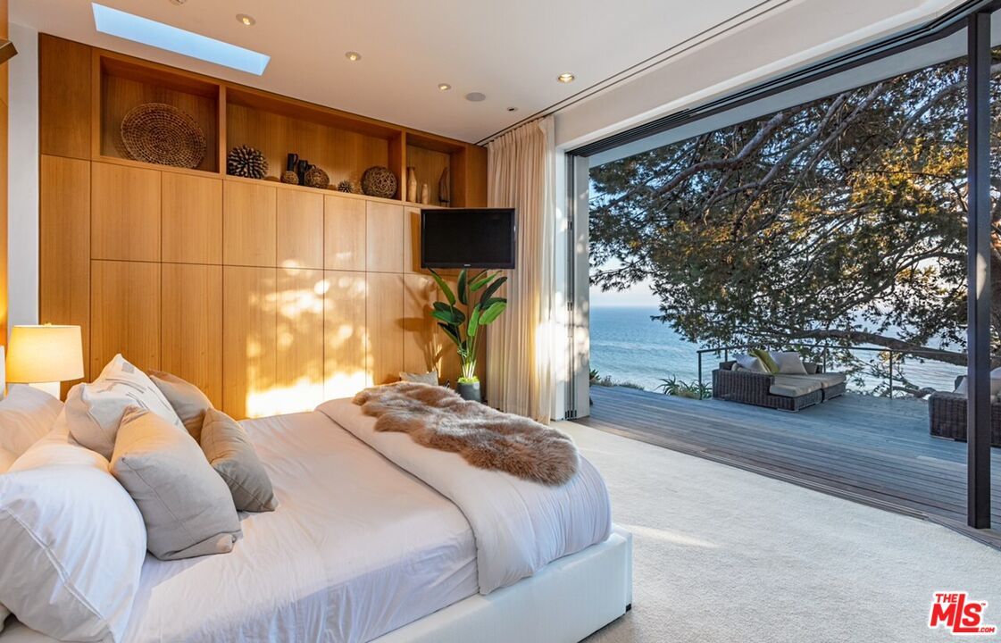 Bedroom, Interior, Recessed Lighting, Water