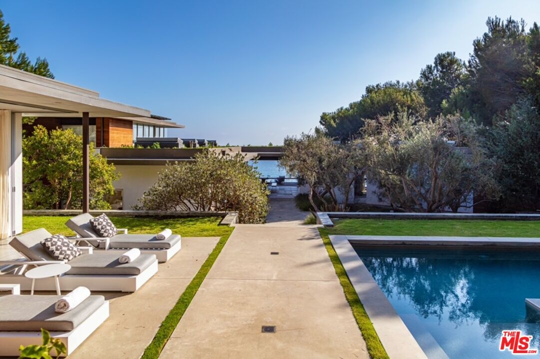 Exterior, Pool, Water