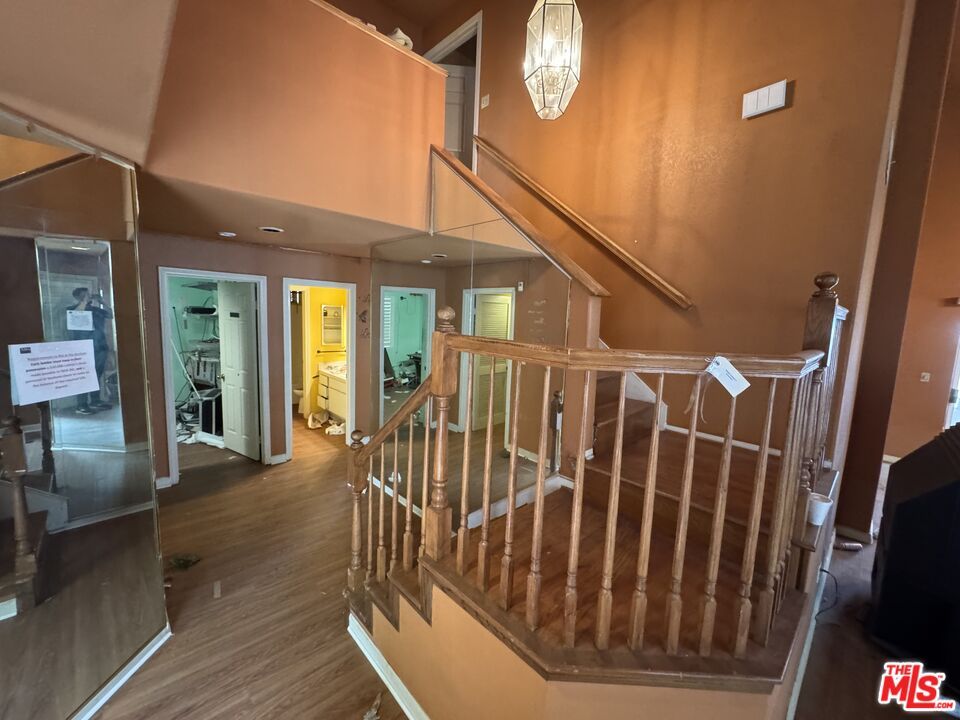 Interior, Pendant Lights, Wood Texture Flooring