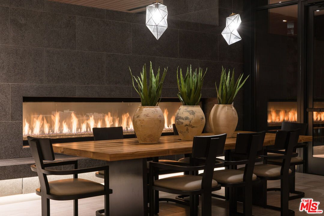 Dining room, Fireplace, Interior