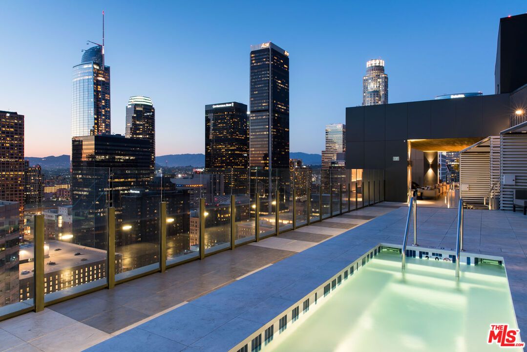 Exterior, Pool, Other, Skyline