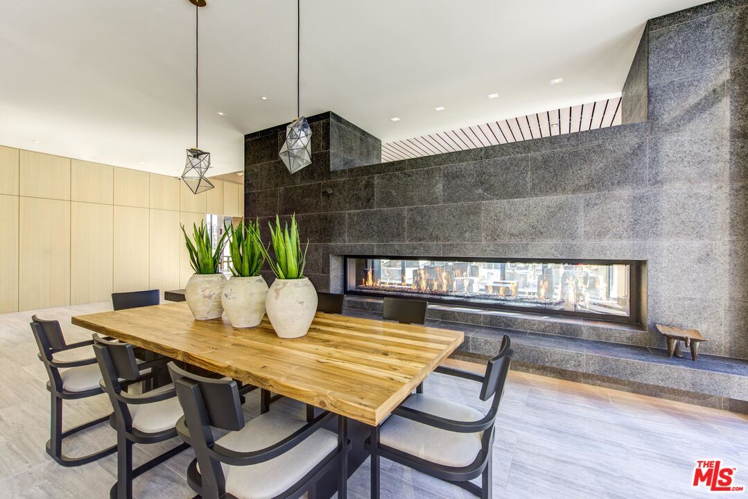 Dining room, Fireplace, Interior, Pendant Lights, Recessed Lighting