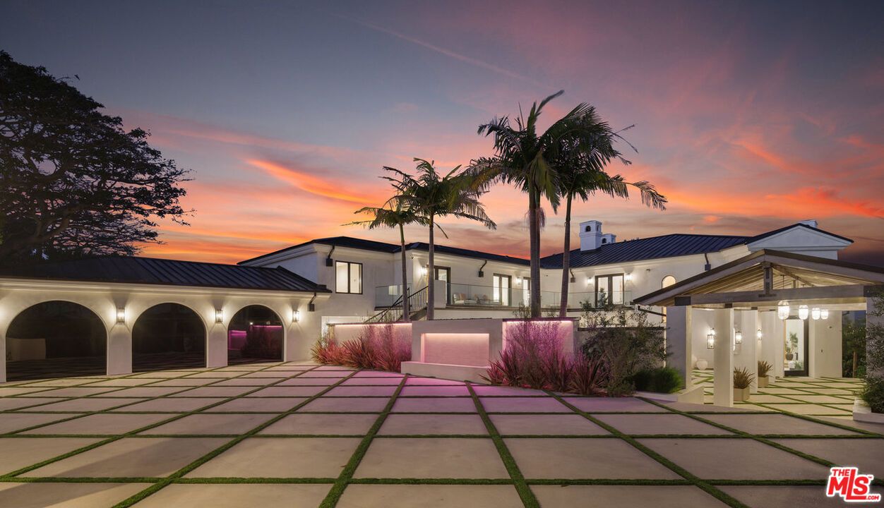 Attached, Exterior, Facade, Modern