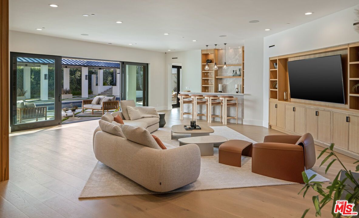 Interior, Living room, Pendant Lights, Recessed Lighting, Wood Texture Flooring