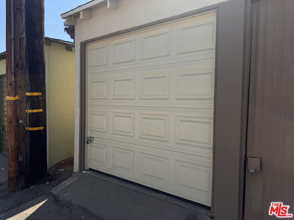 Detached Garage, Exterior